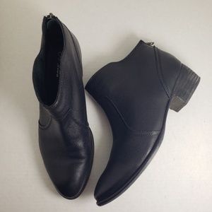 Seychelles Black Closed Toe Zip Booties Sz 10
